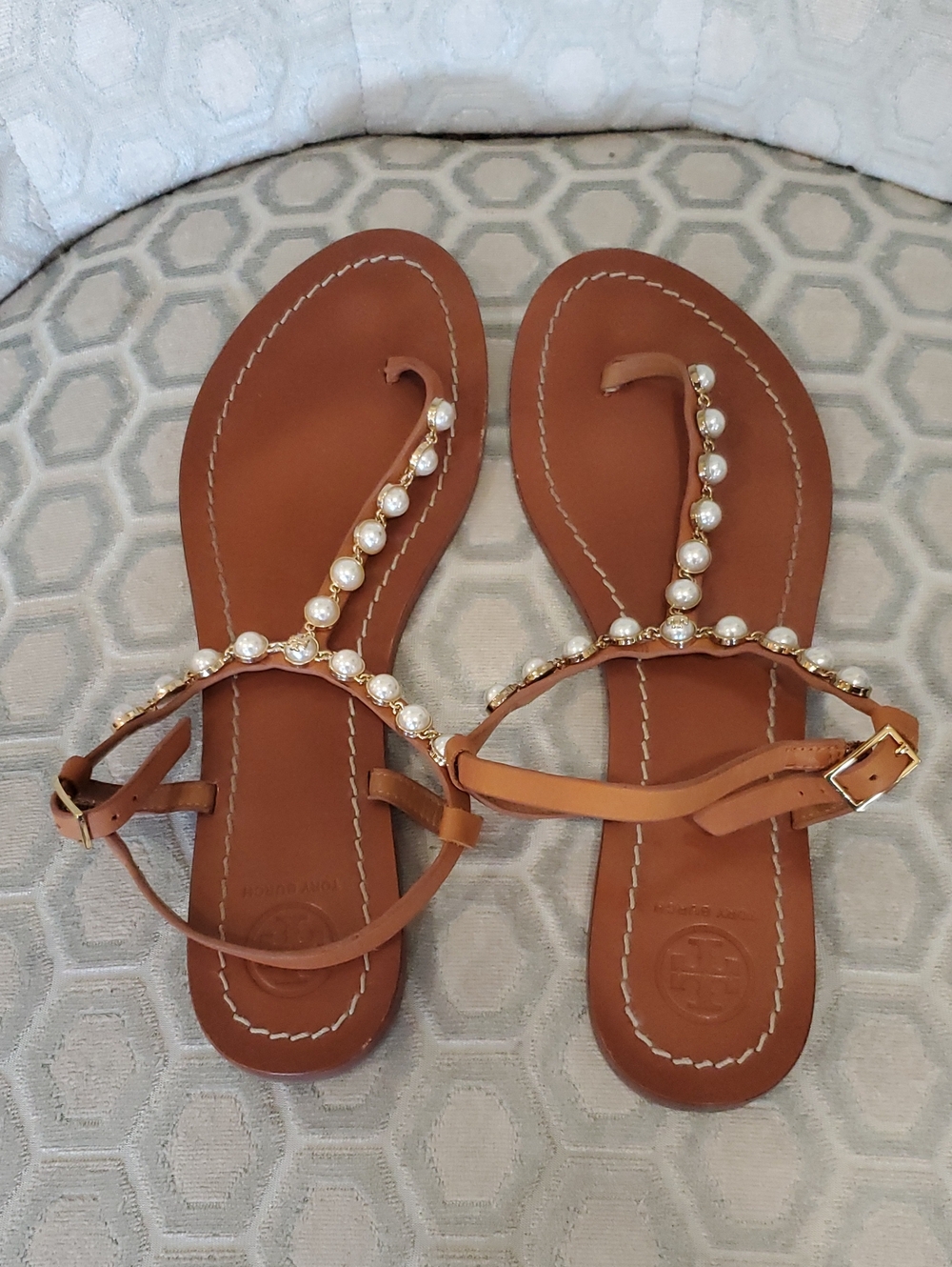 Tory Burch Emmy Pearl Sandals in Tan Teather With Pearl T-Strap Size 9.5 - Picture 9 of 12